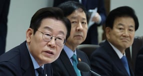  이재명 대통령이 11일 서울 용산구 대통령실 청사에서 열린 제49회 국무회의에서 &quot;혐의 표현에 대한 처벌장치를 마련하라&quot;고 주문했다. /사진=뉴시스(대통령실통신사진기자단)