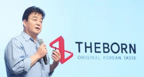 전국가맹점주협의회가 백종원 대표의 MBC 방송 편성 철회를 촉구하며 기자회견을 열자 더본코리아가 입장문을 내고 &quot;극히 일부 소수 점주의 의견을 왜곡한 것&quot;이라며 반박하고 나섰다. 백종원 더본코리아 대표가 지난 9월3일 서울 중구 장충동에서 열린 더본코리아 TBK(The Born Korea) 글로벌 B2B 소스 론칭 기자간담회에서 발표하고 있다. /사진=뉴시스