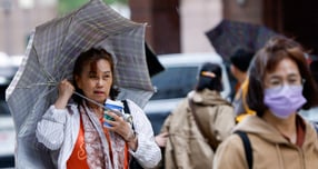 타이완에 상륙한 태풍 '풍웡'… 육상 경보 발령, 3000명 이상 대피