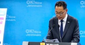 윤진호 전남도 기획조정실장이 11일 청사  브리핑룸에서 내년 예산안을 설명하고 있다./사진=홍기철기자