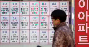 김 장관이 규제지역 확대 가능성을 내비쳤다. 전문가들은 추가 규제는 신중해야 한다고 입을 모았다. 사진은 서울 마포구의 한 부동산. /사진=뉴시스