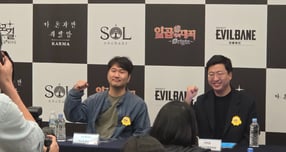 13일 부산 해운대구 벡스코에서 열린 &#039;지스타 2025&#039;에서 권도형 넷마블네오 총괄 PD(왼쪽)와 문준기 넷마블 사업본부장(오른쪽)이 &#039;나 혼자만 레벨업: 카르마&#039;에 대한 기자 간담회를 진행하고 있다. /사진= 김미현 기자