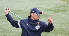 "이승엽 일본 와달라" 요미우리, 정식 코치 제안… "가족과 상의할 것"