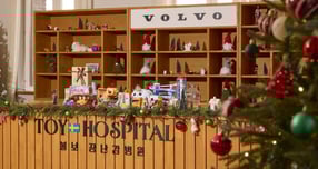 볼보자동차코리아가 스웨덴대사관과 함께 장난감 병원을 열었다. /사진=볼보자동차코리아