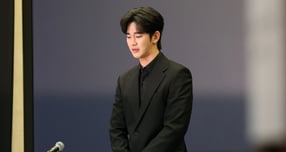 배우 김수현 법률대리인이 과거 공개된 사생활 자료 유포에 대해 경고했다. 사진은 배우 김수현이 지난 3월31일 오후 서울 마포구 스탠포트호텔에서 가진 긴급 기자회견 하는 모습. /사진=뉴스