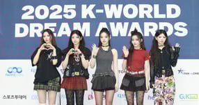 빌리프랩이 민희진 측이 제기한 &#039;아일릿의 뉴진스 표절설&#039;은 사전 기획된 여론전, 의도된 노이즈라며 아일릿이 그 희생양이 됐다고 주장했다. 사진은 지난 8월 서울 송파구 잠실 실내체육관에서 열린 &#039;2025 케이 월드 드림 어워즈&#039;( K-WORLD DREAM AWARDS 2025) 블루카펫 행사에 참석한 아일릿 윤아(왼쪽부터)와 원희, 민주, 이로하, 모카. /사진=뉴스