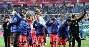 볼리비아와의 경기에서 승리한 홍명보호 축구대표팀이 15일 휴식을 후 훈련을 재개한다. 사진은 지난 14일 한국 축구대표팀이 대전월드컵경기장에서 볼리비아(FIFA 랭킹 76위)와의 친선경기 승리 후 그라운드를 돌며 팬들에게 인사한 모습. /사진=스타뉴스