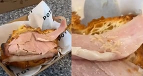 호주 한 카페에서 산 크루아상에 살아있는 구더기가 발견됐다. 사진은 지난 10일(현지시각) 한 틱톡커가 게재한 구더기가 든 크루아상의 모습. /사진=틱톡 갈무리 