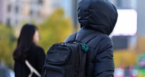 17일 가을 날씨가 가고 초겨울 날씨가 예상된다. 사진은 지난 10일 서울 종로구 광화문사거리를 지나는 시민. /사진=뉴스