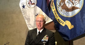 대릴 커들(Daryl Caudle) 미국 해군참모총장은 13일 서울의 한 호텔에서 국방부 출입기자단과 인터뷰를 갖고 &quot;미국이 한국의 핵추진 잠수함 건조를 지원하며 함께 나아가기로 한 것은 양국 모두에게 역사적인 순간&quot;이라고 평가했다. 대럴 커들 미국 해군참모총장이 지난 14일 오후 서울 용산구 그랜드하얏트에서 머니투데이 더300(the300) 등 내외신 언론과 인터뷰하고 있다. /사진=머니투데이 김인한 기자