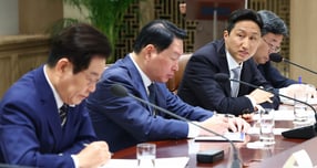 정기선 HD현대 회장이 16일 서울 용산 대통령실 청사에서 열린 한미 관세협상 후속 민관 합동회의에서 발언하고 있다. /사진=대통령실통신사진기자단