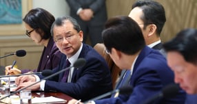 여승주 한화그룹 부회장이 16일 서울 용산 대통령실 청사에서 열린 한미 관세협상 후속 민관 합동회의에서 발언하고 있다. /사진=대통령실통신사진기자단