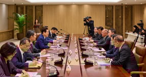 국내 주요 기업들이 향후 5년 동안 국내에 총 833조원 규모의 대규모 투자를 단행할 것을 약속했다. 사진은 이재명 대통령이 16일 서울 용산 대통령실 청사에서 열린 한미 관세협상 후속 민관 합동회의에서 발언하고 있는 모습. /사진=대통령실 제공