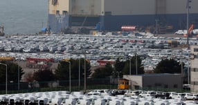 한국은행이 지난 6일 발표한 &#039;2025년 9월 국제수지&#039;에 따르면, 경상수지는 134억 7000만 달러 흑자로 잠정 집계됐다. 월별 경상수지로는 역대 2위, 9월 기준으로는 최대 규모다.  반도체를 중심으로 자동차 등 비(非)IT 분야의 수출까지 늘면서 흑자폭이 확대됐다./사진=뉴스