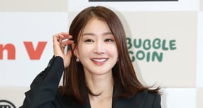 배우 이시영이 전남편의 동의 없이 냉동 배아를 이식받아 둘째 딸을 출산한 가운데, 현직 변호사가 법적 쟁점을 짚었다. 사진은 지난해 11월 서울 강남구 논현동 건설회관에서 열린 제44회 황금촬영상 시상식 포토월에 참석한 배우 이시영. /사진=뉴스