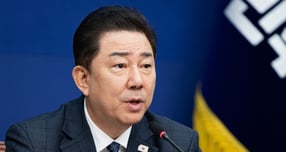 김병기 더불어민주당 원내대표가 한미 관세·안보 협상의 결과물인 조인트 팩트시트 발표에 대해 국익 중심 실용외교의 결실이라고 전했다. 사진은 17일 김 원내대표가 서울 여의도 국회에서 열린 최고위원회의에서 발언하는 모습. /사진=뉴스