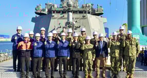 한·미 관세 협상 타결 이후 &#039;마스가(MASGA)&#039; 프로젝트가 급물살을 타고 있다. 사진은 지난 15일 정기선 HD현대 회장과 대릴 커들 미 해군참모총장 등 관계자들이 &#039;다산정약용함&#039; 앞에서 기념촬영을 하는 모습. /사진=HD현대