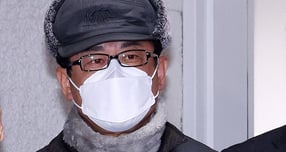 12·3 비상계엄 사태를 사전에 모의한 혐의를 받는 노상원 전 정보사령관이 징역 3년을 구형받았다. 사진은 지난해 12월24일 노 전 사령관이 서울 은평구 서부경찰서에서 검찰로 송치되고 있는 모습. /사진=뉴스