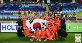 신상우 감독이 이끄는 한국 여자축구대표팀이 다음달 유럽원정에 나설 26명의 선수들을 확정했다. 사진은 지난 7월 열린 동아시아축구연맹(EAFF) E-1 풋볼 챔피언십(동아시안컵) 우승 후 선수단. /사진=대한축구협회(KFA) 제공