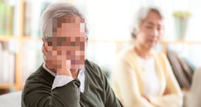 아내에게 불륜을 들키자 30년 동안 가족들과 연락을 끊고 산 남성이 뒤늦게 이혼하고 싶다고 조언을 구했다. 사진은 기사의 이해를 돕기 위함. /사진=클립아트코리아