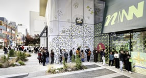 17일 서울 성수동 &#039;올리브영N 성수&#039;의 영업을 기다리는 외국인들이 줄을 서 있다. /사진=CJ올리브영