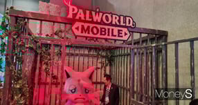 정청래 더불어민주당 당 대표가 지난 15일 지스타 2025 크래프톤 부스를 방문한 사진. /사진=양진원 기자 