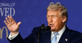 도널드 트럼프 미국 대통령이 반도체 산업이 타이완과 한국으로 떠났다며 관세로 반도체 산업을 귀환시키겠다고 말했다. 사진은 트럼프 대통령이 지난 17일(현지시각) 미국 워싱턴D.C 웨스틴 호텔에서 열린 맥도날드 임팩트 서밋에서 연설한 모습. /사진=로이터