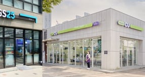 GS25가 올해 3분기 매출과 영업이익에서 모두 CU를 앞질렀다. /사진=각 사