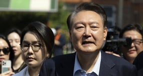 김건희 특검팀(특별검사 민중기)이 마지막 수사기간 연장을 요청했다. 사진은 지난 6월3일 김건희 여사와 윤석열 전 대통령 모습. /사진=뉴스