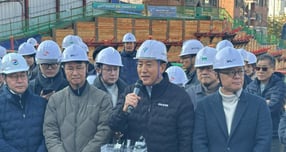 오세훈 서울시장이 19일 오후 서울 동작구 노량진재정비촉진지구 노량진6구역 착공 현장을 방문해 인사말을 하고 있다. /사진=장동규 기자