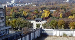 세운토지주들이 국사유산청 규제에 반발하고 나섰다. 사진은 서울 종로구 종묘와 세운 4구역 재개발 공사 현장 모습./사진=뉴스