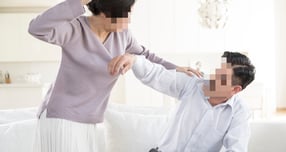 남편의 외도를 발견하고 7년 동안 결혼 생활을 유지했던 여성이 이혼을 고민 중이다. 사진은 기사의 이해를 돕기 위한 자료 사진. /사진=클립아트코리아