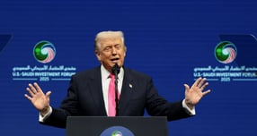 도널드 트럼프 미국 대통령이 &#039;엡스타인 파일 공개법&#039;에 최종 서명했다고 밝혔다. 사진은 트럼프 대통령이 지난 19일(현지시각) 미국 워싱턴D.C에서 열린 미국-사우디아라비아 투자 포럼에 참석해 연설한 모습. /사진=로이터