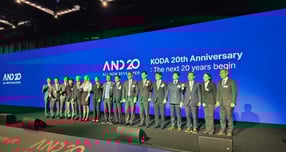 한국부동산개발협회(KODA)는 20일 서울 삼성동 그랜드 인터컨티넨탈 서울 파르나스에서 창립 20주년 기념행사 &#039;A.N.D 20&#039;(ALL NEW DEVELOPER PROJECT 20)&#039;를 개최했다. 사진은 이날 연사로 참여한 글로벌 디벨로퍼 경영진 등 업계 관계자들이 기념사진을 촬영하는 모습. /사진=이화랑 기자