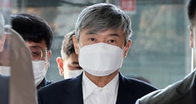 12·3 비상계엄 사태 관련 내란·외환 의혹을 수사 중인 조은석 특별검사팀이 조태용 전 국정원장에 대한 구속기간을 연장했다. 사진은 지난 18일 서울 서초구 순직해병 특별검사팀 사무실로 소환된 조태용 전 국가정보원장. /사진=뉴스