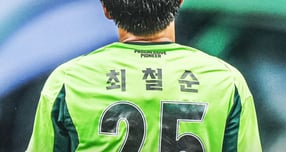 전북 현대모터스 레전드 최철순이 현역 은퇴를 선언했다. 사진은 전북에서 활약한 최철순. /사진=전북현대모터스 캡처