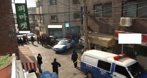 20년동안 미제로 남았던 &#039;신정동 부녀자 연쇄살인 사건&#039;의 범인이 특정됐다. 사진은 2005년 11월 사건 발생 당시 경찰이 현장을 살피는 모습. /사진=머니투데이(서울경찰청 제공)