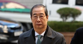 헌법재판관 미임명 의혹을 받는 한덕수 전 국무총리가 특검의 수사를 받는다. 사진은 지난 10일 서울 서초구 서울중앙지법에서 열린 내란방조·위증 등 혐의 7차 공판에 출석 중인 한 전 총리. /사진=뉴시스 /사진=김선웅