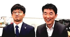 더불어민주당 3대 특검 종합대응특위가 22일 김용현 전 국방부 장관 변호인단의 법정 소란 및 감치 명령 불복에 단호한 처벌이 필요하다고 주장했다. 사진은 지난 19일 유튜브 방송 중인 이하상 변호사(오른쪽). /사진=유튜브 채널 &#039;진격의 변호사들&#039; 캡처 