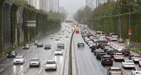 쌀쌀한 날씨를 보이는 23일 전국 고속도로 교통량이 평소보다 줄어들 것으로 예상된다. /사진=뉴시스