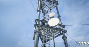 SK텔레콤과 LG유플러스가 주파수 재할당 공청회를 앞두고 입장차가 극명하게 갈리고 있다. /사진=뉴스