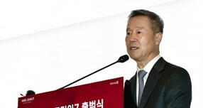 홍선근 머니S 회장이 25일 서울 여의도 콘래드서울에서 열린 &#039;어센드 코리아 7&#039; 출범식에서 발표를 진행하고 있다. / 사진=장동규 기자