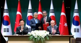 24일 튀르키예 대통령궁에서 한국과 튀르키예 양국 정상 임석하에 원자력 협력 MOU가 체결됐다. 사진은 이재명 대한민국 대통령(왼쪽부터), 김동철 한국전력 사장, 네자티 야마치 튀르키예 원자력공사 사장, 에르도안 튀르키예 대통령. /사진=한국전력/사진=한국전력