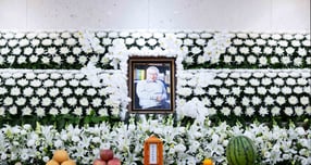 원로 배우 이순재(91)가 별세한 소식이 전해지자 후배 배우들과 정계 인사들이 근조화환을 보내며 추모했다. 사진은 고(故) 이순재 빈소가 25일 서울 송파구 서울아산병원 장례식장에 마련된 모습. /사진=뉴스1(공동취재)