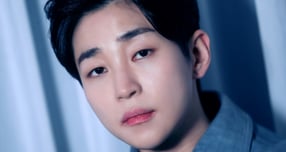 래퍼 딘딘이 광고했던 업체의 갑작스러운 파산 사태와 관련해 피해자에게 사과의 뜻을 전했다. 사진은 지난해 2월 서울 종로구 스타뉴스 사옥에서 진행된 &#039;2023 아시아 아티스트 어워즈 인 필리핀&#039;(2023 Asia Artist Awards IN THE PHILIPPINES, 이하 2023 AAA) 수상 인터뷰에 참석한 래퍼 딘딘. /사진=스타뉴스