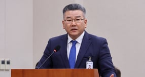 감사원운영 쇄신 TF가 최재해 전 감사원장, 유병호 전 사무총장 등을 군사 기밀 누설 혐의로 고발했다. 사진은 지난달 16일 유 감사위원(전 사무총장)이 서울 여의도 국회에서 열린 법제사법위원회 국정감사에서 의원 질의에 답하는 모습. /사진=뉴시스