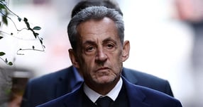 니콜라 사르코지 전 대통령이 불법 대선자금 조성 혐의 관련 재판에서 유죄를 판결받았다. 사진은 지난달 21일 사르코지 전 대통령이 프랑스 파리 상테 교도소로 가기 위해 집을 나선 모습. /사진=로이터