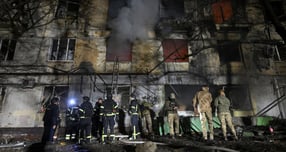 외교부가 우크라이나 국제의용군으로 참전해 교전 중 사망한 한국인에 대해 관련 사실을 인지했다고 밝혔다. 사진은 지난 25일(현지시각) 우크라이나 자포로지아 한 아파트가 러시아 드론 공격으로 피해를 본 모습. 해당 기사와 직접적인 연관없음. /사진=로이터