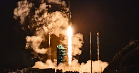 외신들이 민간 주도 최초로 제작된 한국형발사체 누리호(KSLV-II) 4차 발사 성공에 대해 한국 우주 산업 전환점이라고 보도했다. 사진은 한국형 발사체 누리호가 27일 새벽 전남 고흥군 나로우주센터에서 발사된 모습. /사진=뉴시스