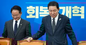 김병기 더불어민주당 원내대표와 허영 원내정책수석부대표가 지난 20일 서울 여의도 국회에서 열린 정책조정회의에 참석하고 있다. /사진=뉴스